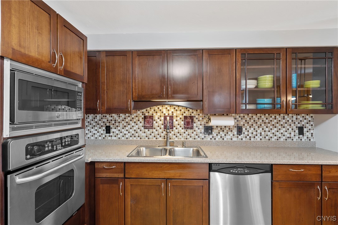 205 Weathervane Way, Camillus, New York image 6