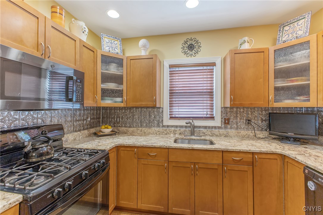 6591 Lakeshore Road, Cicero, New York image 8