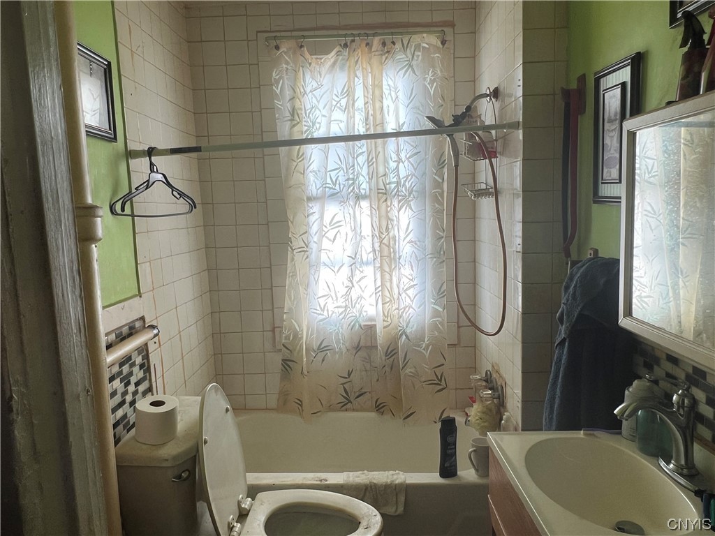 825 E Hiawatha Boulevard |