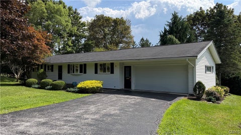 Photo of 2 Gayle Road Road, Skaneateles, NY 13152 (MLS # S1716276)