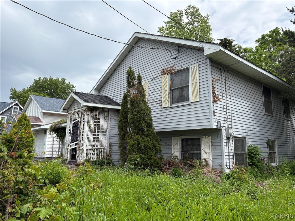 827 Tallman Street