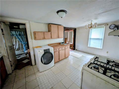 Tiny photo for 805 N Center Street, DeWitt, NY 13057 (MLS # S1679962)