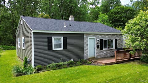 Homes For Sale - 69 Oakdale Avenue<br/> Oneida County, New Hartford, NY 13413