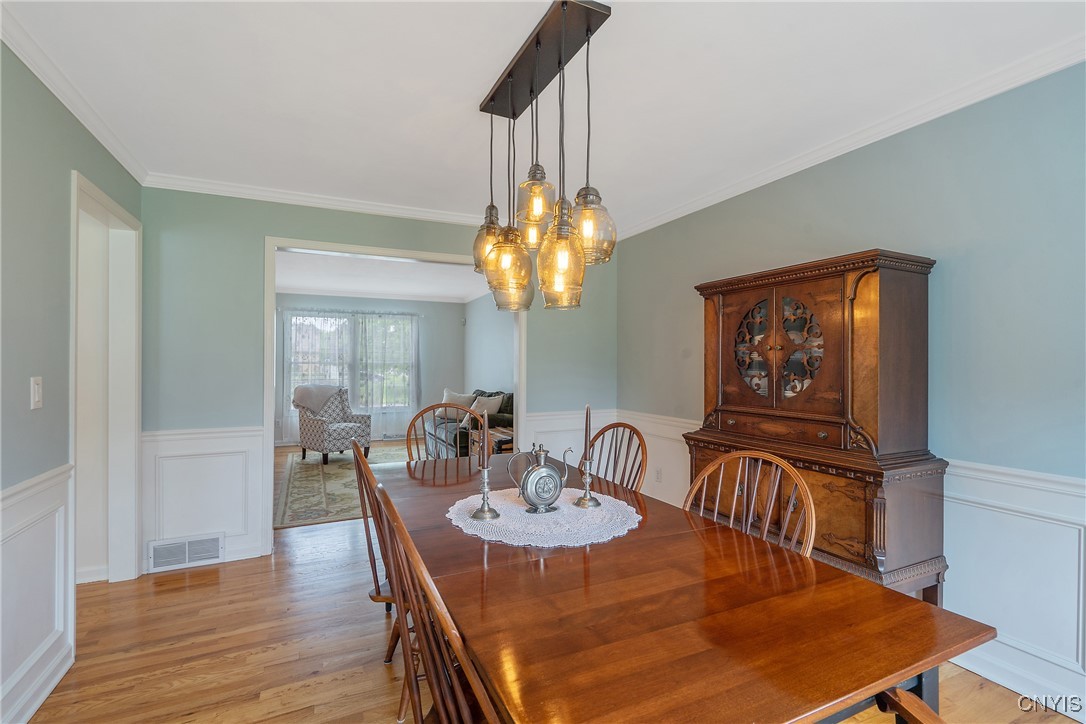 7359 Spring Mountain Drive, Manlius, New York image 9