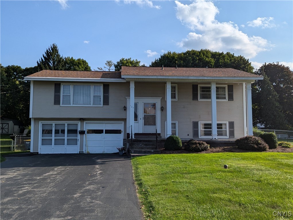 107 Gordon Parkway, Camillus, New York image 1