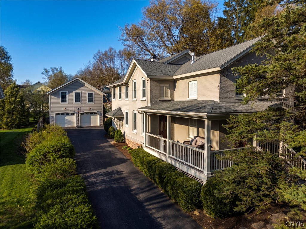 16 W Elizabeth Street