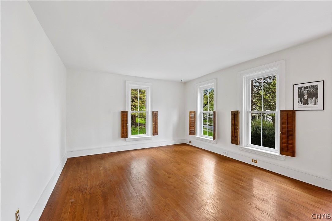 16 W Elizabeth Street