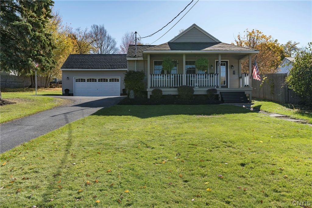 Photo of 643 S Hamilton Street, Watertown City, NY 13601 (MLS # S1666603)