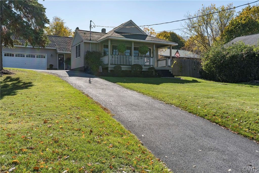 Photo of 643 S Hamilton Street, Watertown City, NY 13601 (MLS # S1666603)