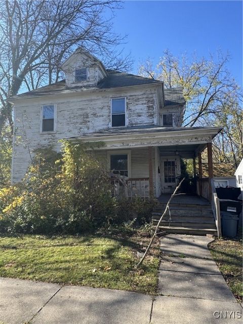 Photo of 318 Milburn Drive, Syracuse, NY 13207 (MLS # S1643027)