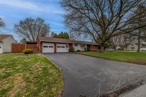 Homes For Sale - 100 Augusta Drive<br/> Onondaga County, Cicero, NY 13212