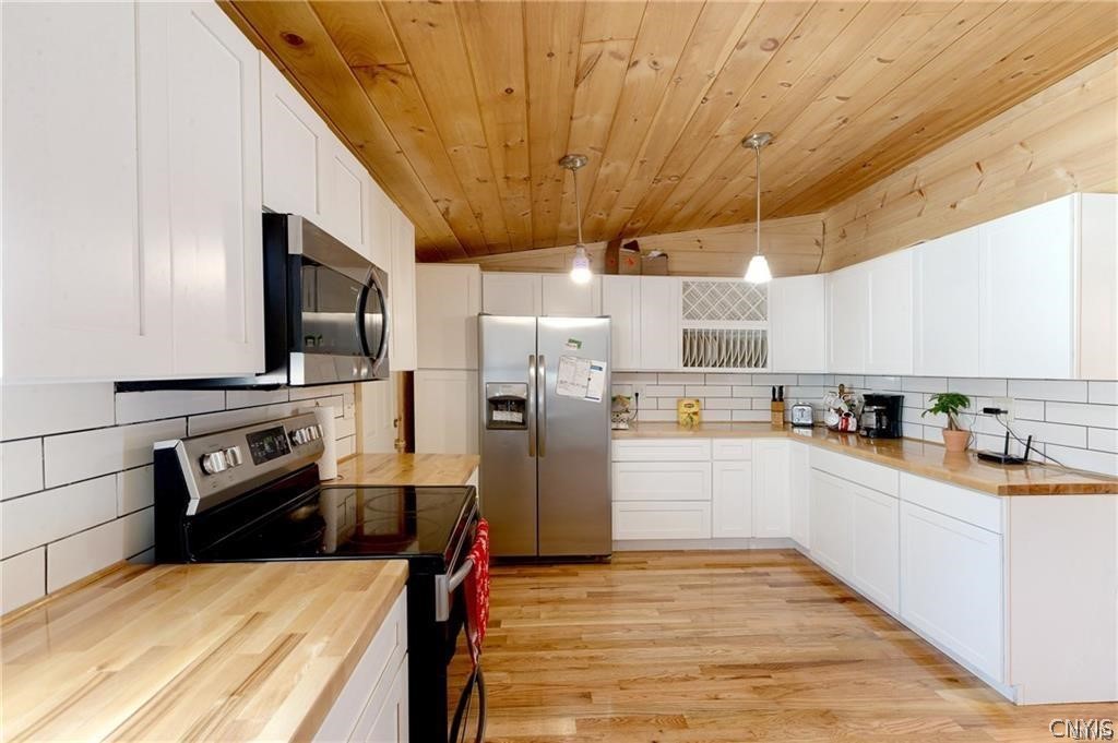 Photo 3 of 19 of 125 E Canal Street house