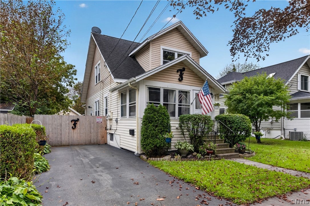 101 W Irving Street