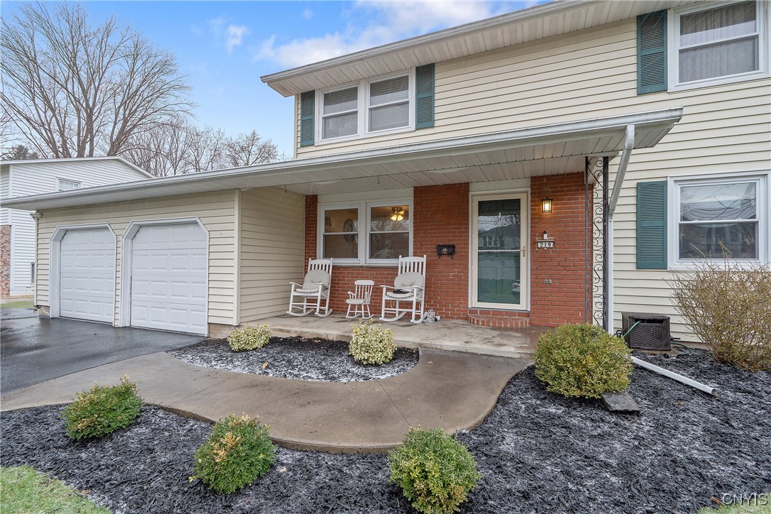 219 Riverdale Road, Clay, New York image 2