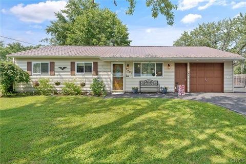 Homes For Sale - 7903 Eisenhower Boulevard<br/> Cicero, NY 13030