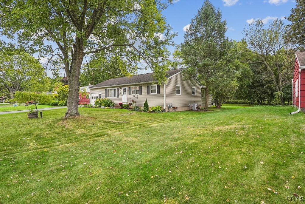 105 Oakridge Drive, Camillus, New York image 3