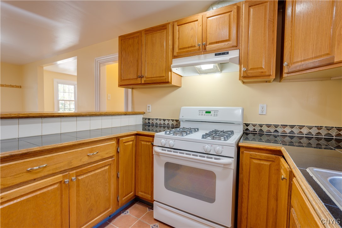 1200 Noyes Street, Utica, New York image 9