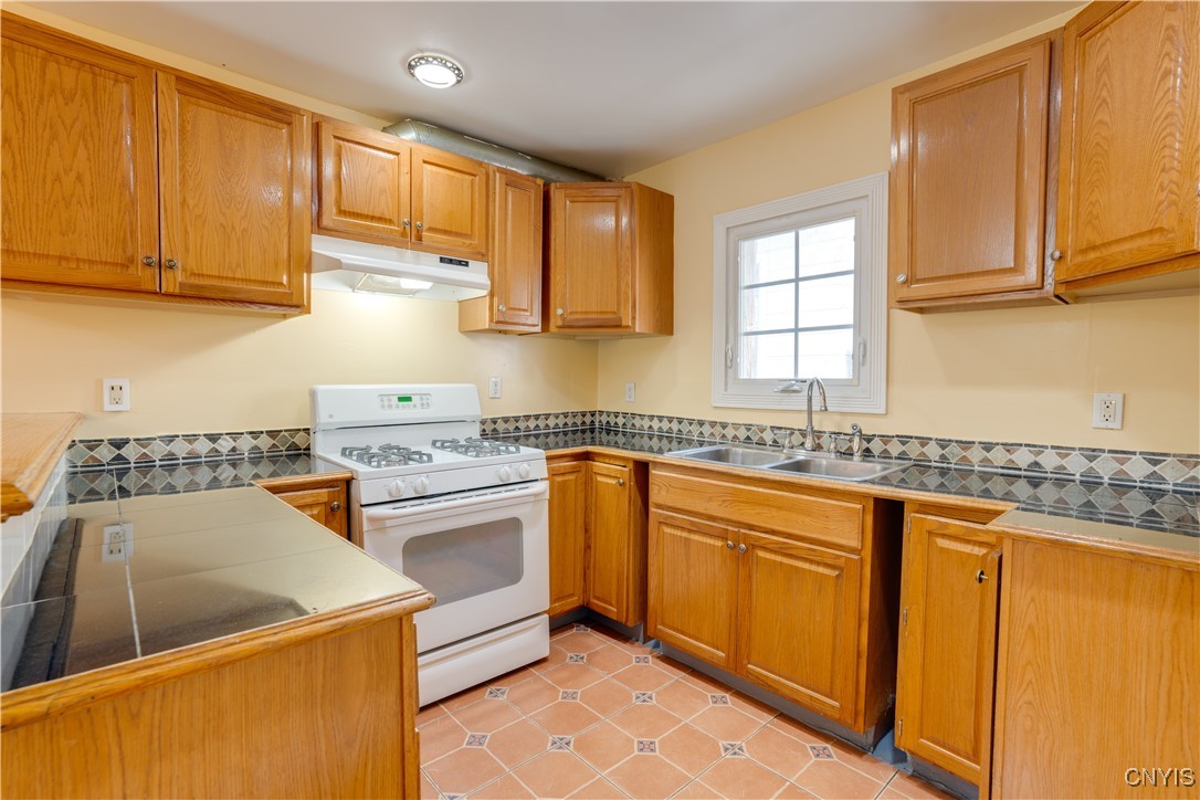 1200 Noyes Street, Utica, New York image 8