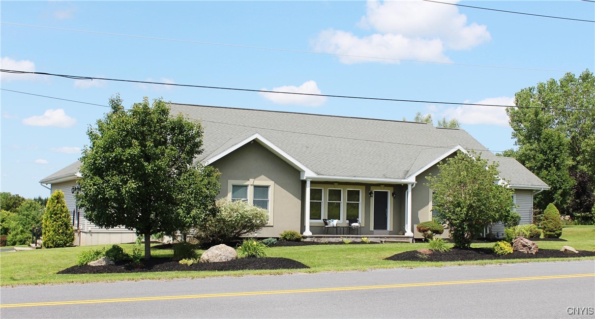102 Pebble Creek Lane, New Hartford, New York image 1