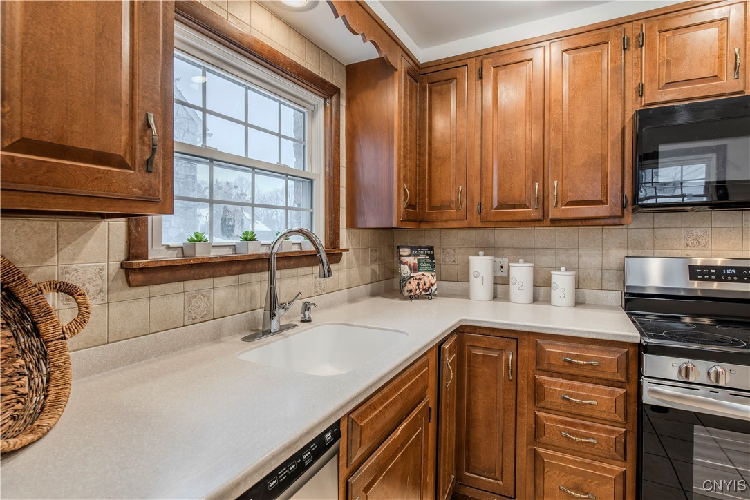 31 Arlington Ter, New Hartford, New York image 18