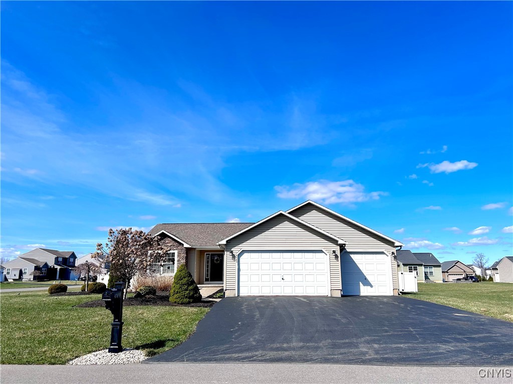 4745 Lynnville Way, Clay, New York image 3