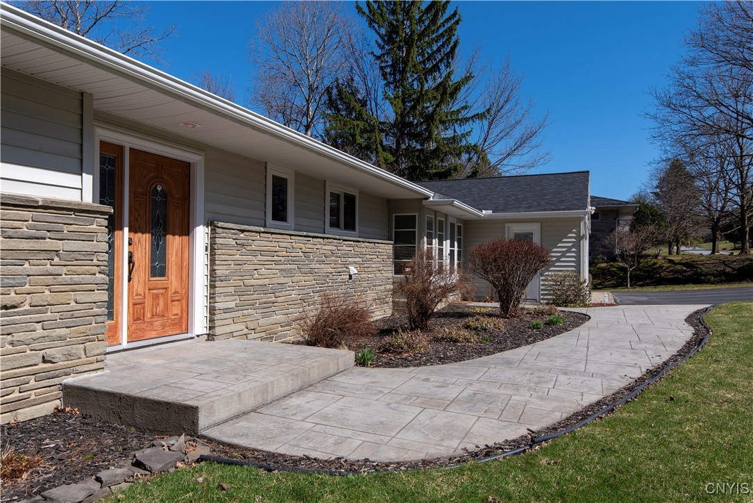 36 South Hills Drive, New Hartford, New York image 2