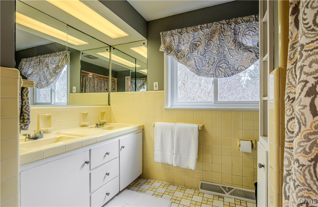 36 South Hills Drive, New Hartford, New York image 37