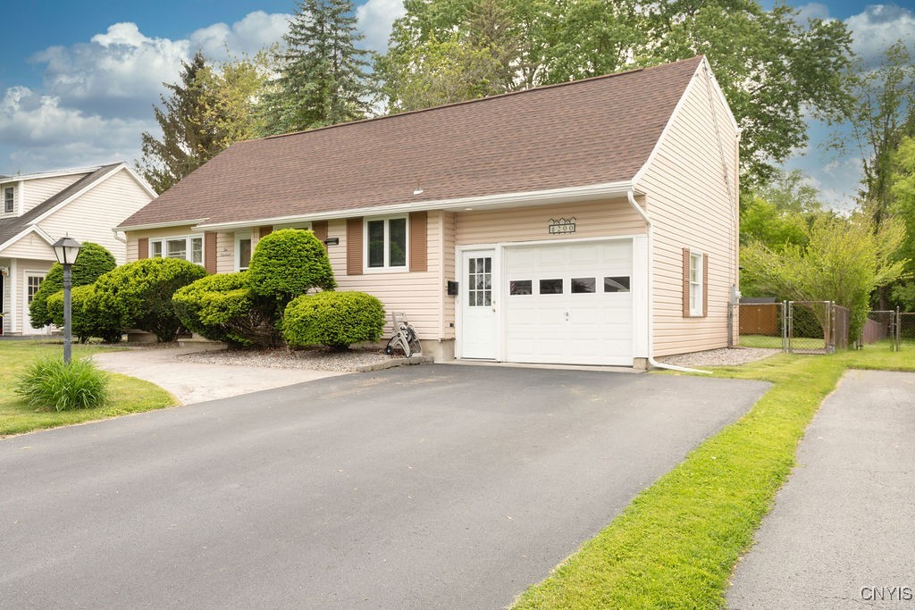 200 Forest Drive, Cicero, New York image 1