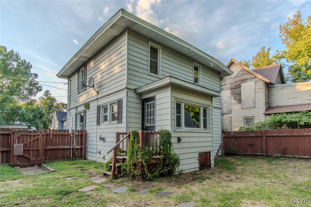 522 Frontenac Street