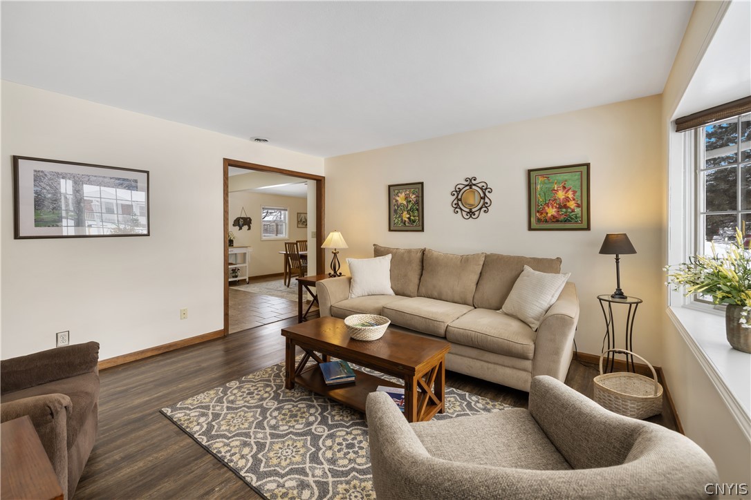 114 Laura Ct, Court