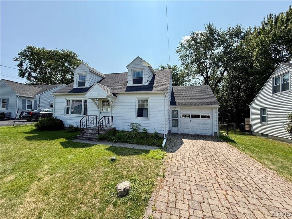 Photo of 116 Chestnut Hill Drive, Salina, NY 13088 (MLS # S1701736)