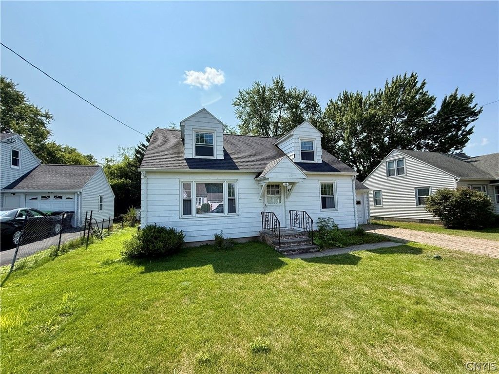 Photo of 116 Chestnut Hill Drive, Salina, NY 13088 (MLS # S1701736)