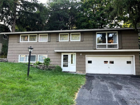 Homes For Rent - 302 Oakridge Drive<br/> Camillus, NY 13031