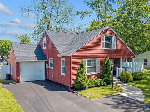 Homes For Sale - 120 Hazelhurst Avenue<br/> Clay, NY 13212