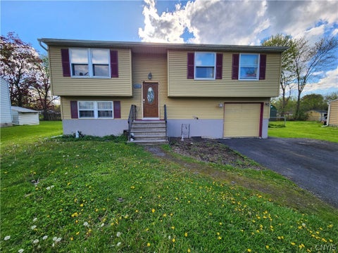 Homes For Sale - 8085 Thurston Drive<br/> Cicero, NY 13039