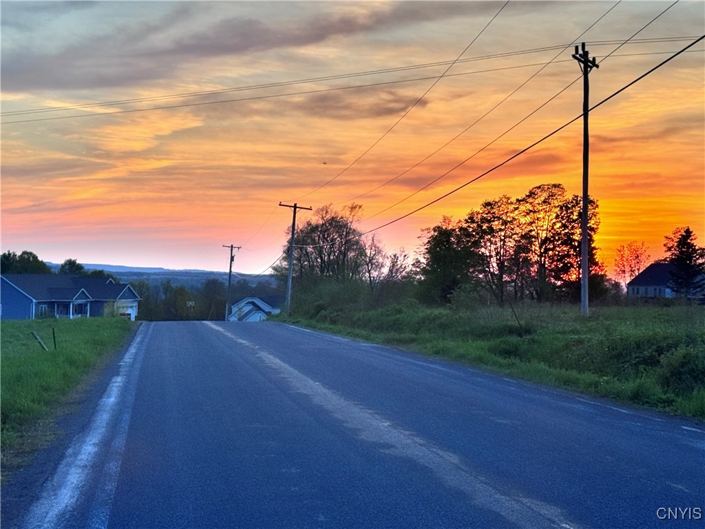 Mallory Road, New Hartford, New York image 6