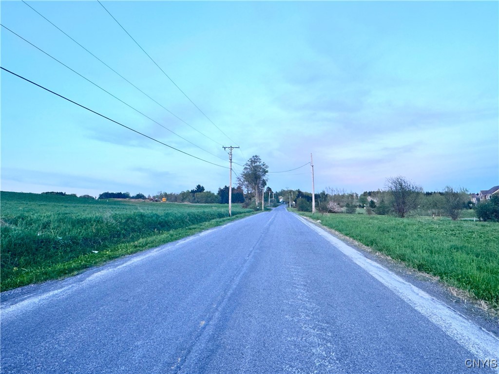 Mallory Road, New Hartford, New York image 5