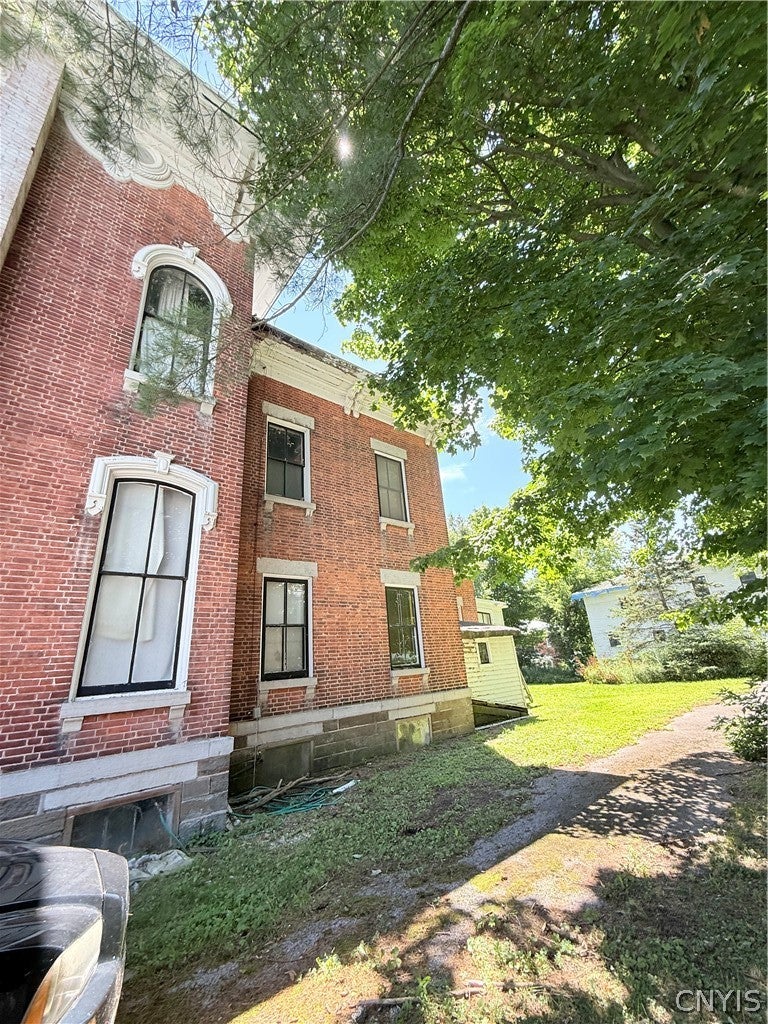 19 Lake Street