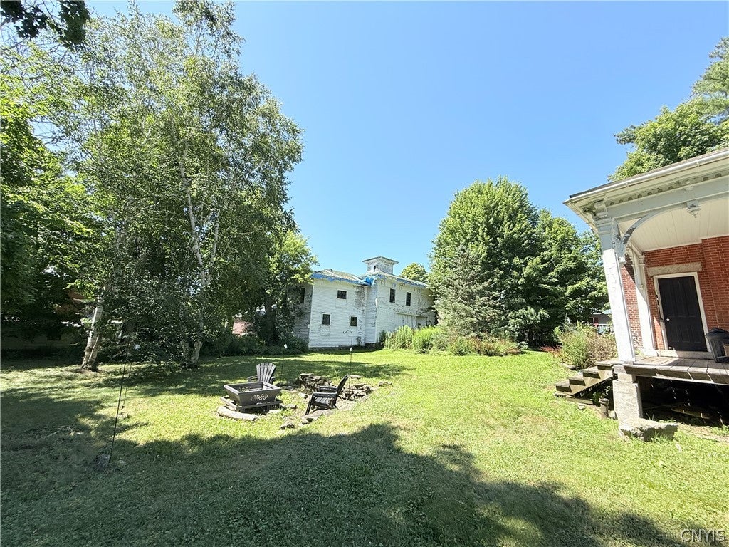 19 Lake Street