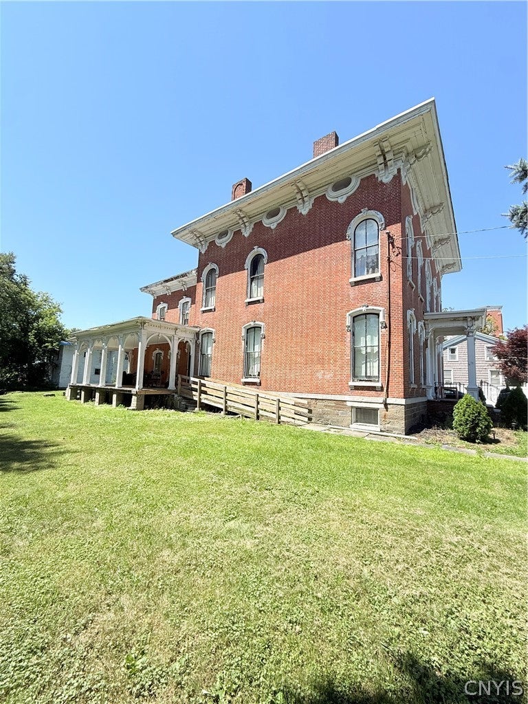 19 Lake Street