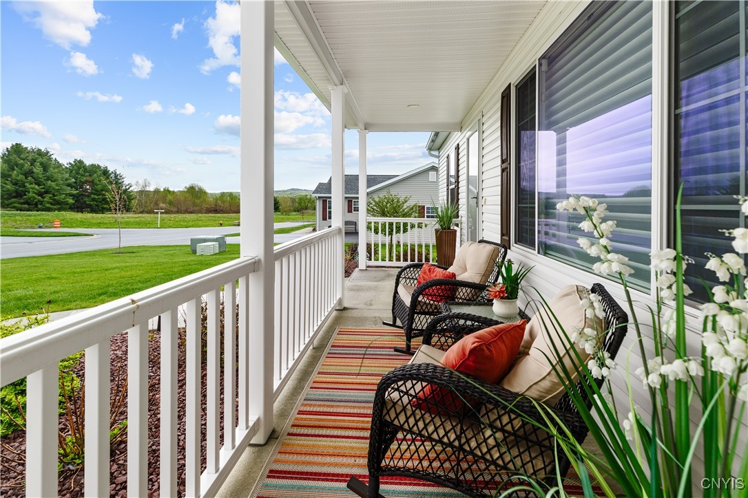 121 Woods Edge Drive, New Hartford, New York image 5