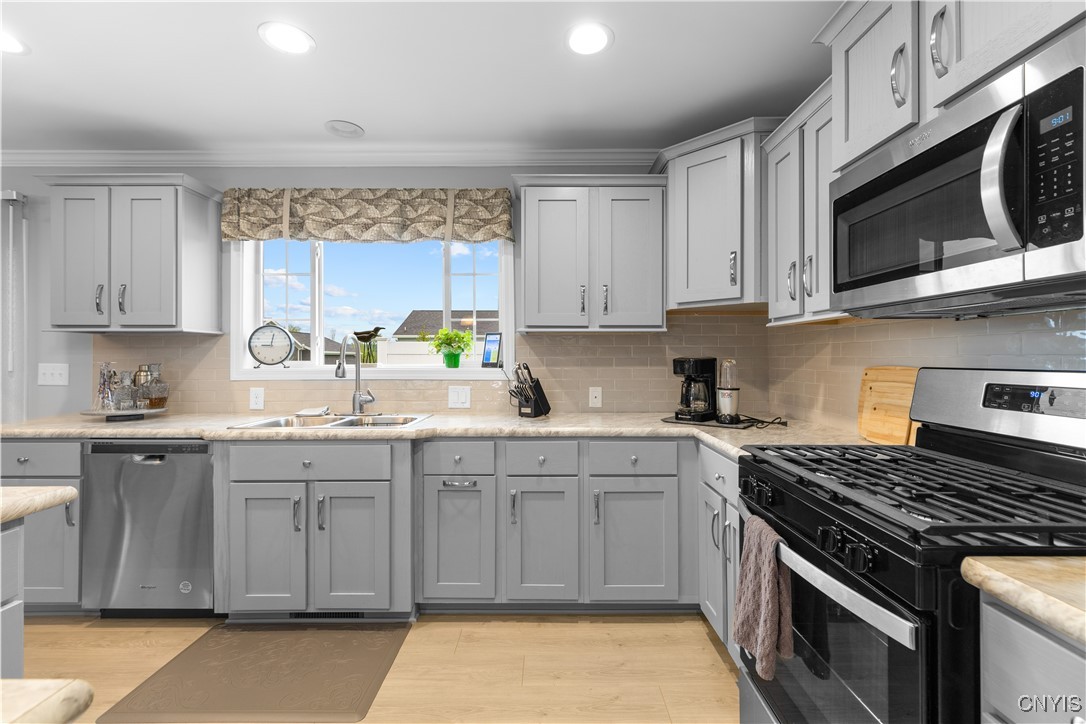 121 Woods Edge Drive, New Hartford, New York image 11