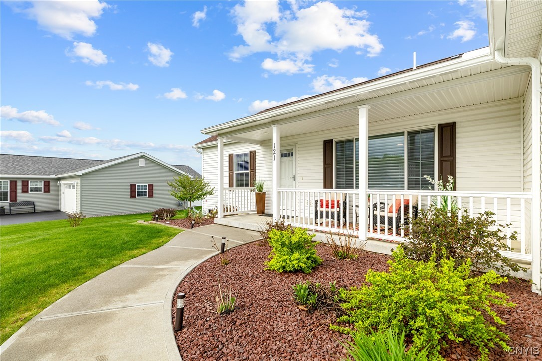 121 Woods Edge Drive, New Hartford, New York image 4