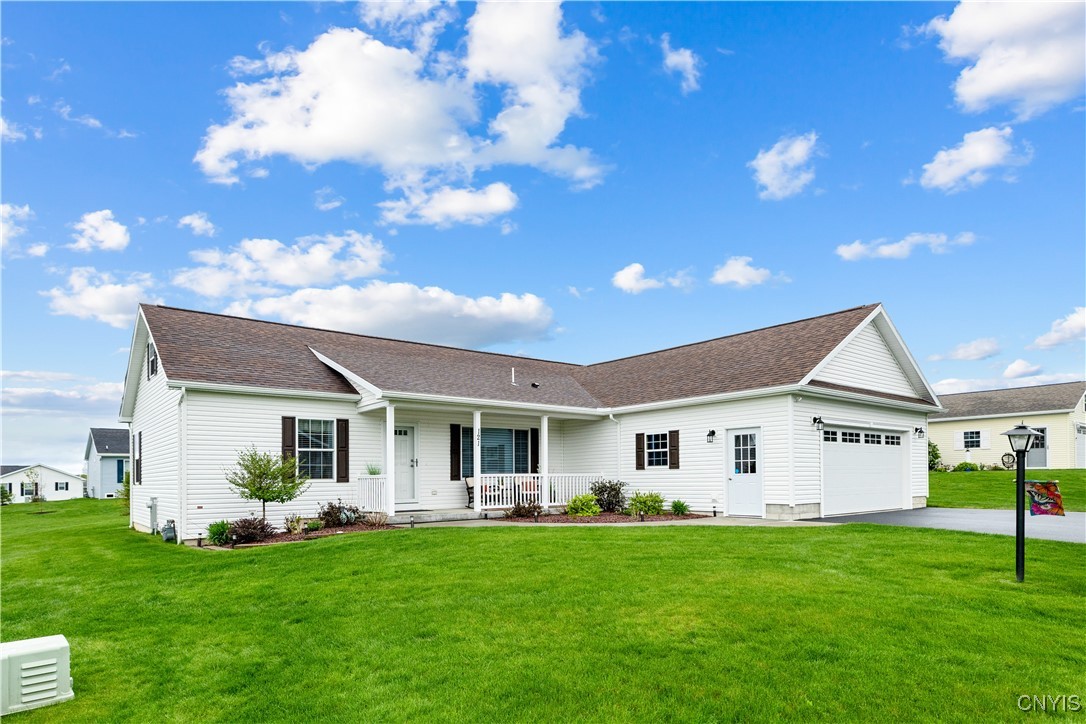 121 Woods Edge Drive, New Hartford, New York image 3