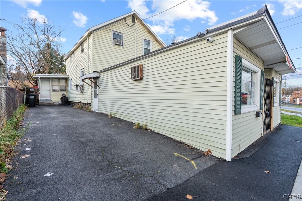 Photo of 1516 Valley Drive, Syracuse, NY 13207 (MLS # S1666459)