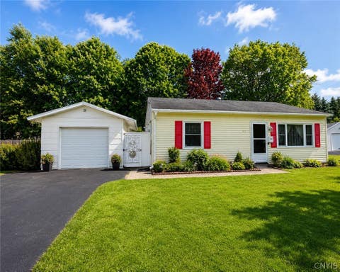 Homes For Sale - 413 Woodburne Drive<br/> Utica, NY 13502