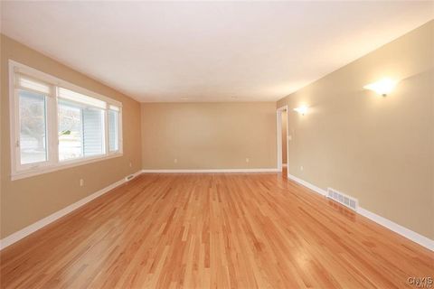 Tiny photo for 101 Britain Road, Manlius, NY 13066 (MLS # S1658327)