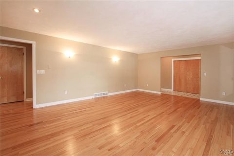 Tiny photo for 101 Britain Road, Manlius, NY 13066 (MLS # S1658327)