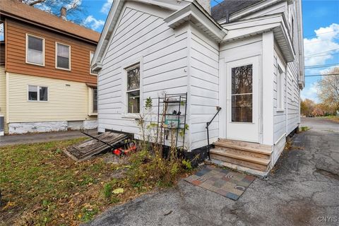 Tiny photo for 945 Oak Street, Syracuse, NY 13203 (MLS # S1655410)