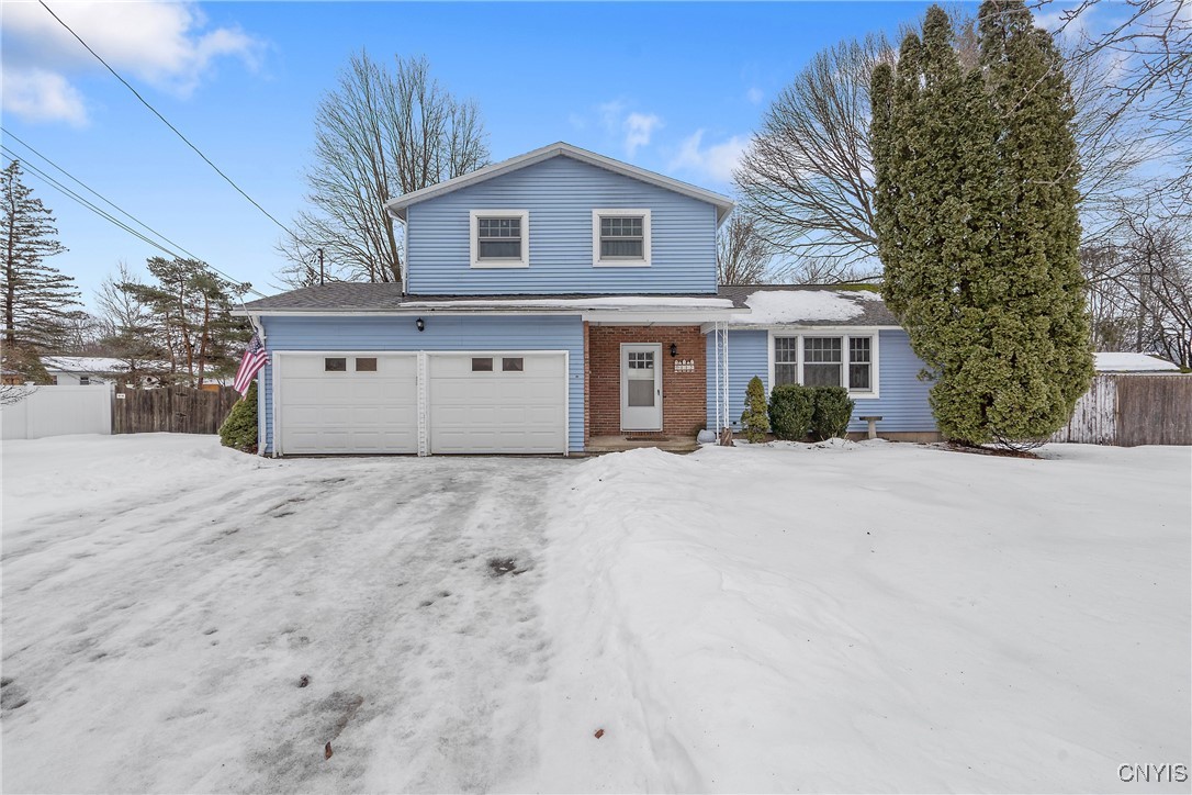 112 Teaslewood Lane, Manlius, New York image 1